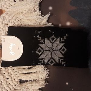 NWT over the knee thick knitted socks black with snowflake